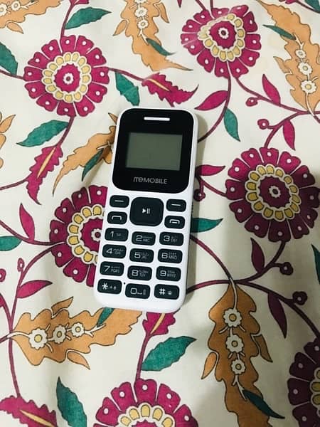 Me mobile for sale    Black and white mobile hai Rs:3000 2