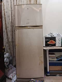 Condition ok Dawlance fridge two door contect number 03473234737