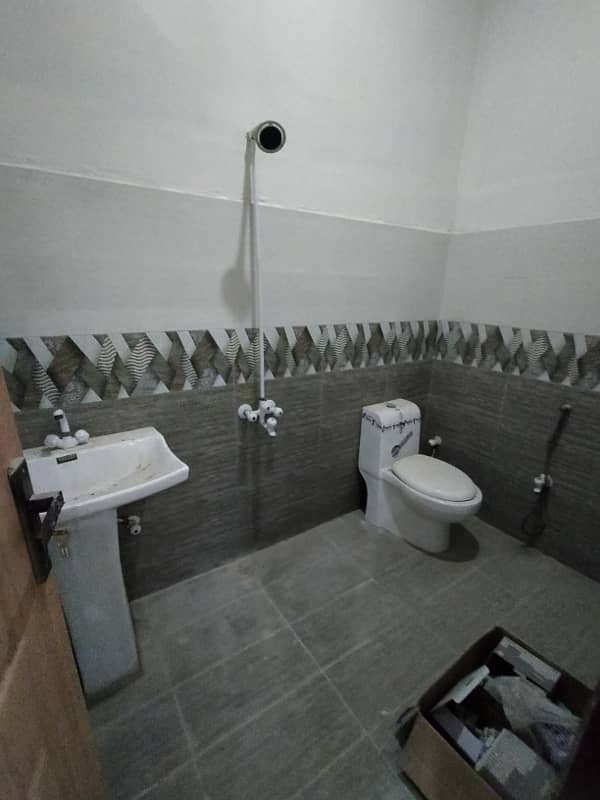 2 Bed Lounch For rent 2nd floor All Utilities Available scheme 33 karachi 1
