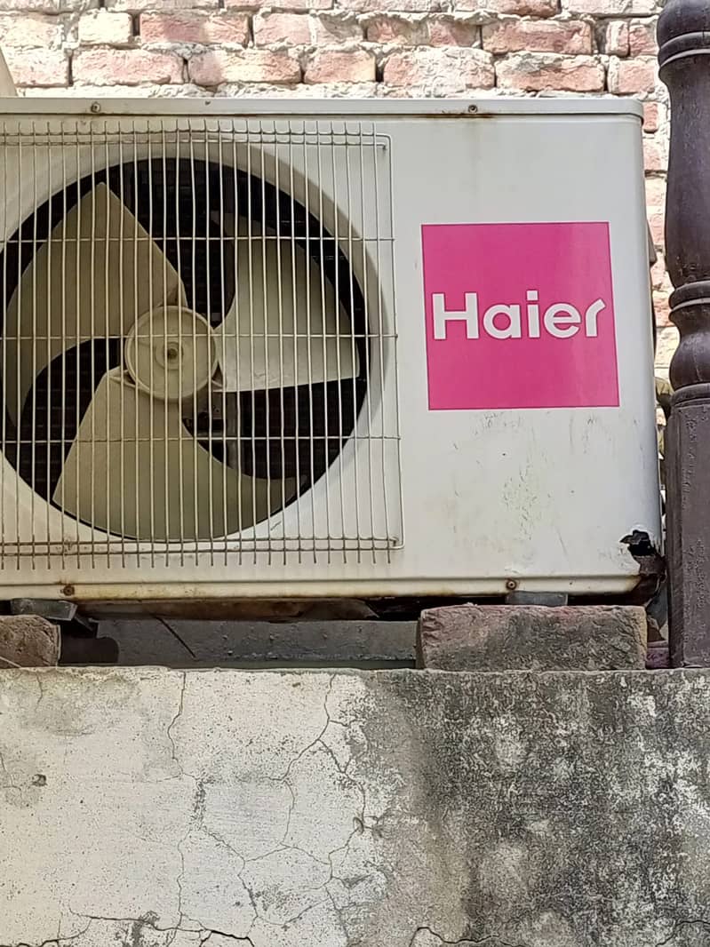 HAIR AC FOR SALE IN GOOD CONDITION OF 10/10 6