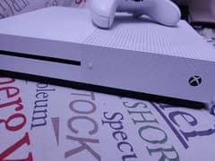 xbox one s 500gb  5 games of ur choice or 1 month gamepass