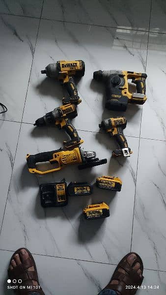 Dewalt 18V cordless tool set 1