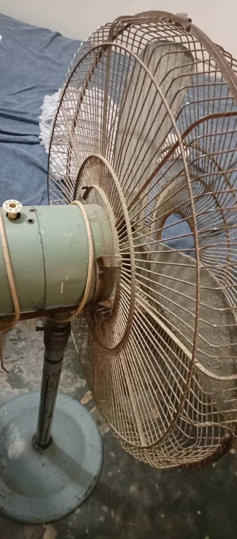 Floor Fan for Sell. . 1