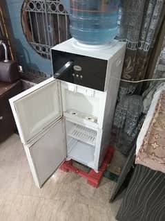Cannon Water Dispensor with Fridge