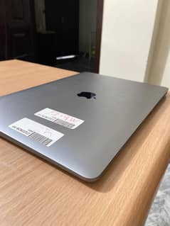 MacBook Air  Space Gray 2019  Scratchless Condition