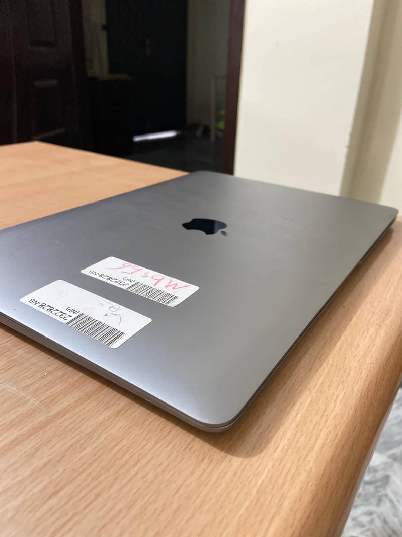 MacBook Air  Space Gray 2019  Scratchless Condition 0