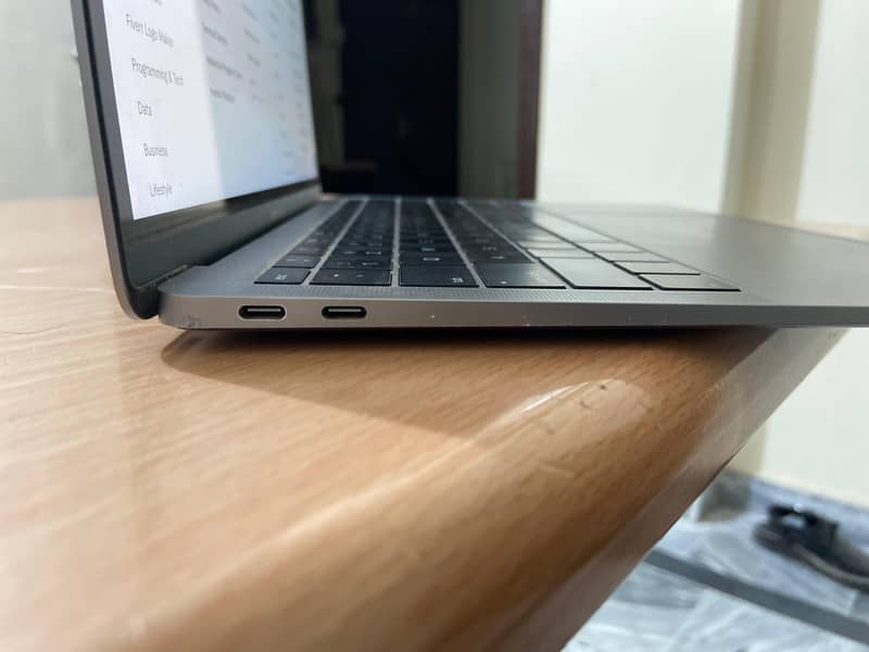 MacBook Air  Space Gray 2019  Scratchless Condition 3