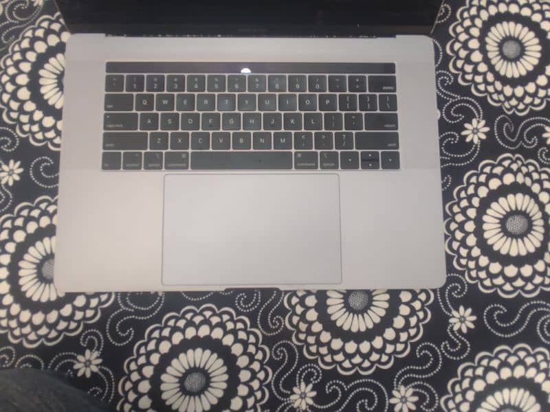 MacBook pro 2018 i9 3