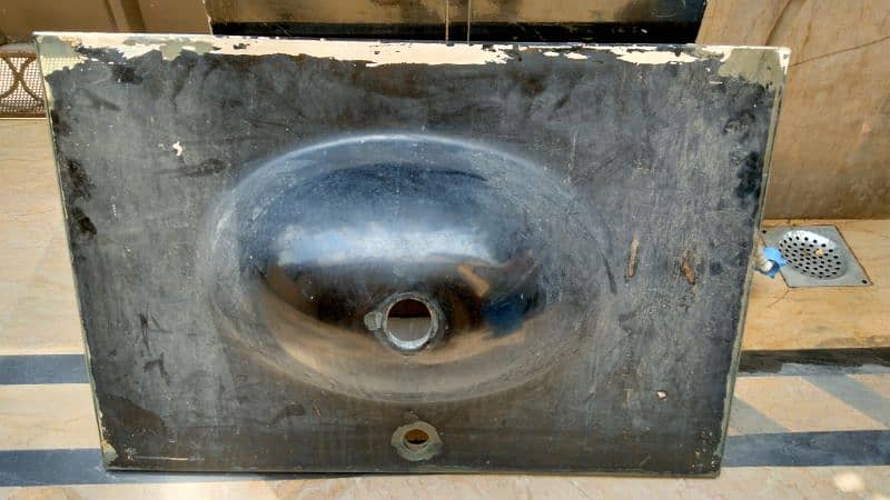 Bath room glass basin vanity  in good condition 2