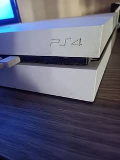 Ps4 500Gb with 3 games