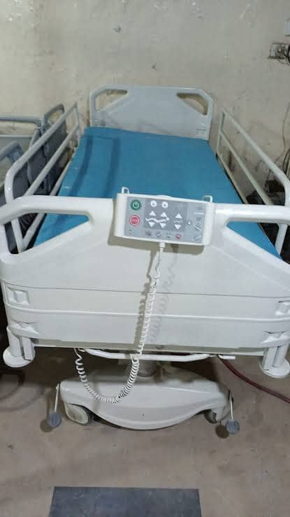 Electric Bed for Rent / Patient bed/medical bed/hospital bed For Rent 7