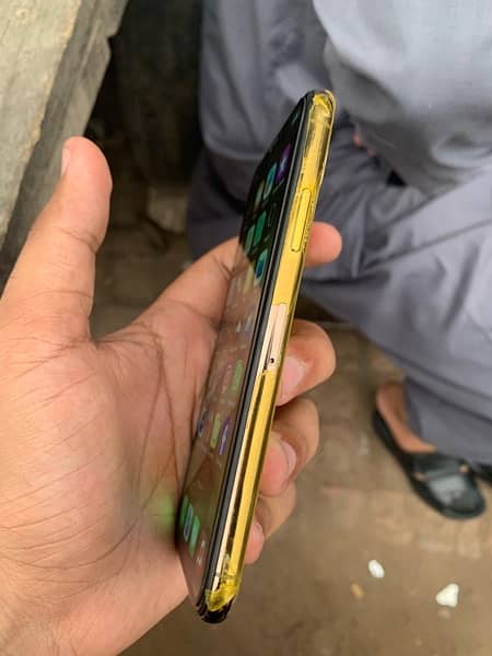 iphone XS Gold 2