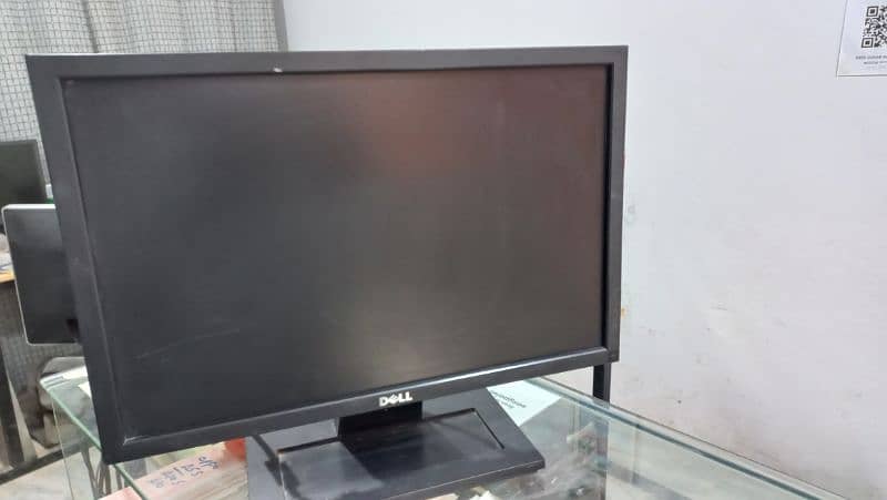 Dell HD LCD Monitor 19 inches Wide 1