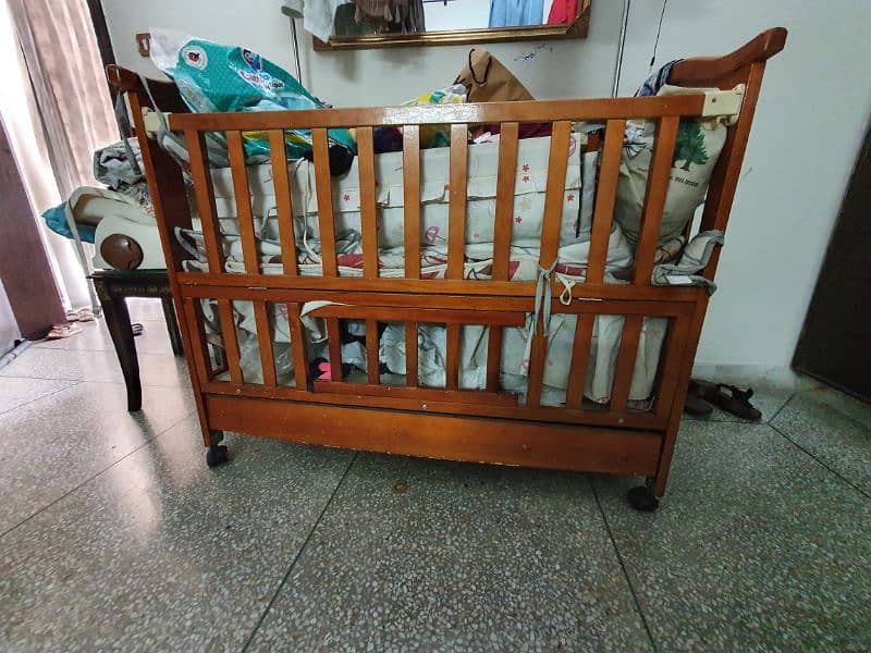 baby cot 1