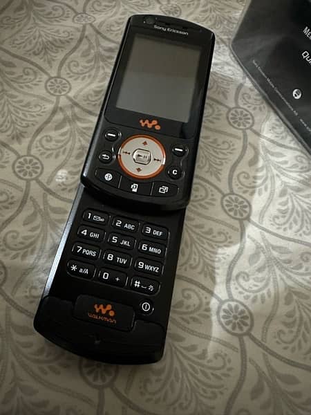 Sony Ericsson W900i 6