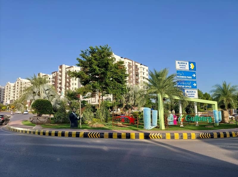 Main Lake Road Avenue East, Gulberg Greens Block D, 5 Kanal Farmhouse Plot 1