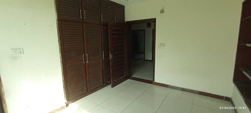 5 BEDROOM'S ATTACH BATH AVAILABLE FOR RENT IN NARGIS BLOCK 13