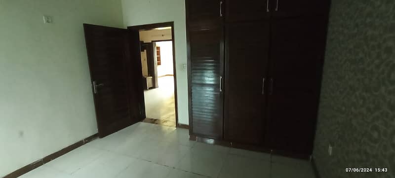 5 BEDROOM'S ATTACH BATH AVAILABLE FOR RENT IN NARGIS BLOCK 16