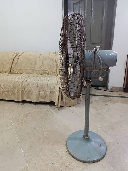 GFC pedestal fan like new 3