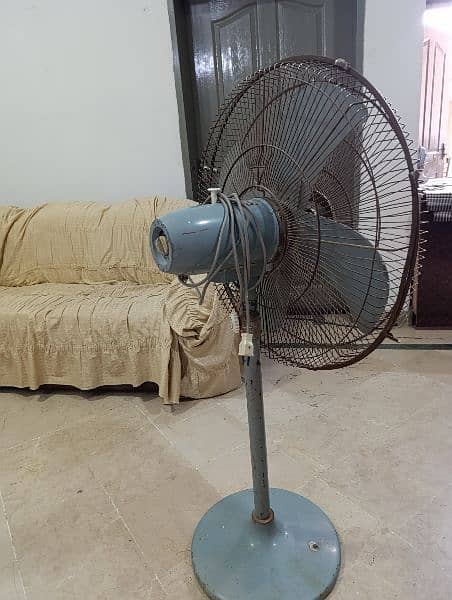 GFC pedestal fan like new 5