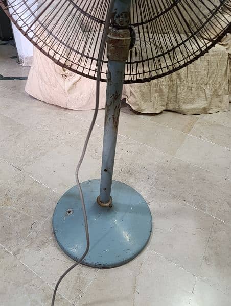 GFC pedestal fan like new 8