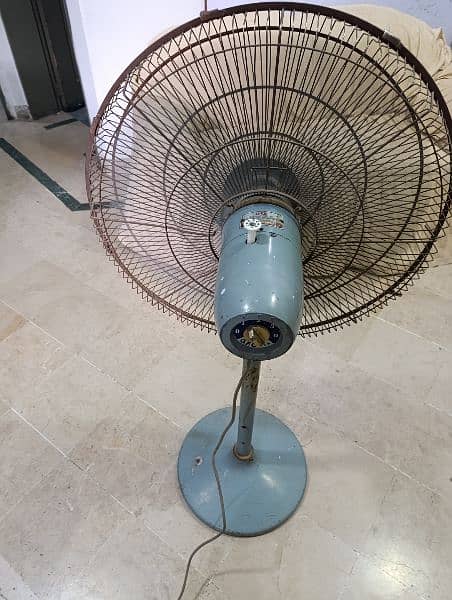 GFC pedestal fan like new 10