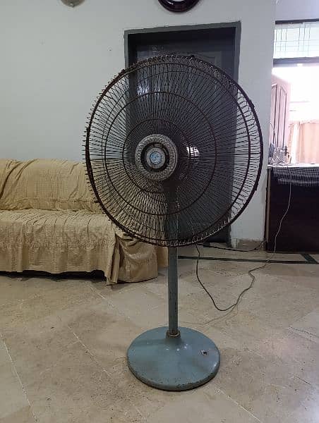 GFC pedestal fan like new 11