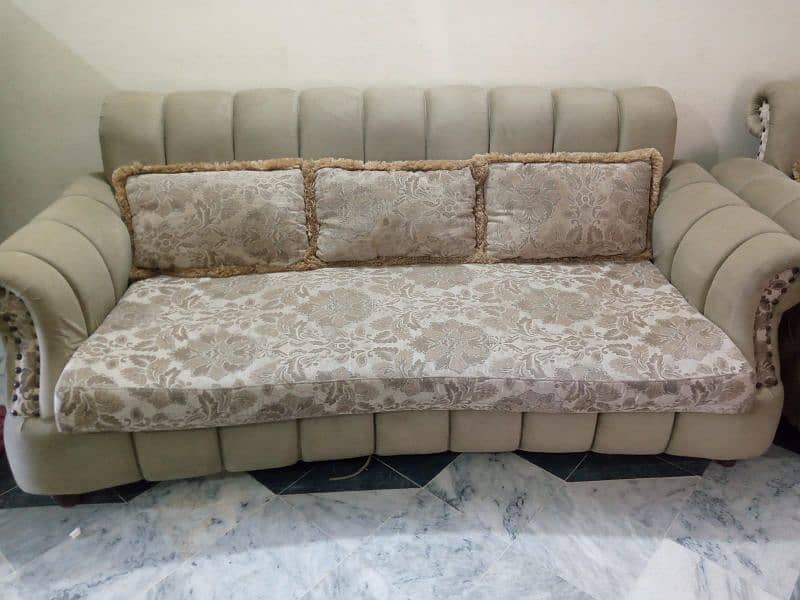 5 seater sofa 0