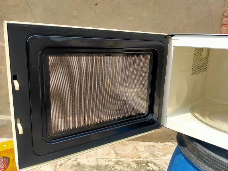 microwave oven 3