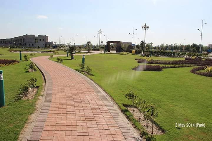 Bahria orchard plot no 565#D possession utility extra land paid for sale 4