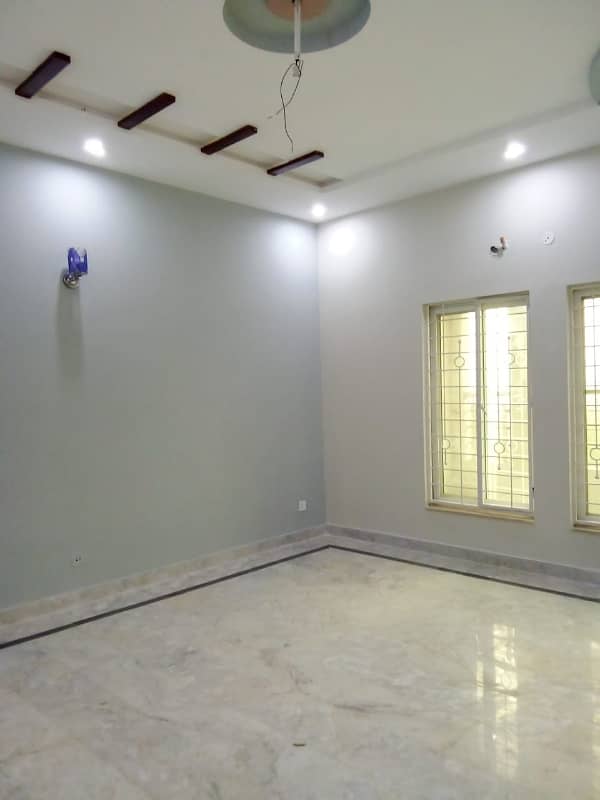 10 MARLA UPPER PORTION AVAILABLE FOR RENT IN PU PHASE 2 NEAR TO PUNJAB SCHOOL AND GULSHAN E LHR 1