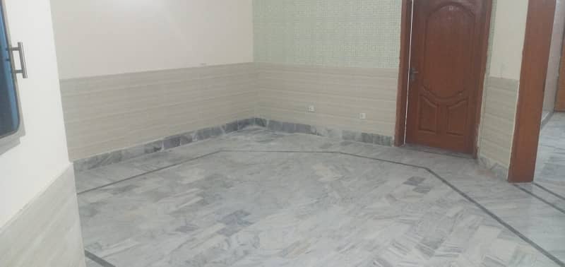10 MARLA UPPER PORTION AVAILABLE FOR RENT IN PU PHASE 2 NEAR TO PUNJAB SCHOOL AND GULSHAN E LHR 4