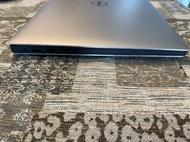 Dell XPS 15- 9570 / 
Intel core  i7-8th ( 8750H)  generation 3