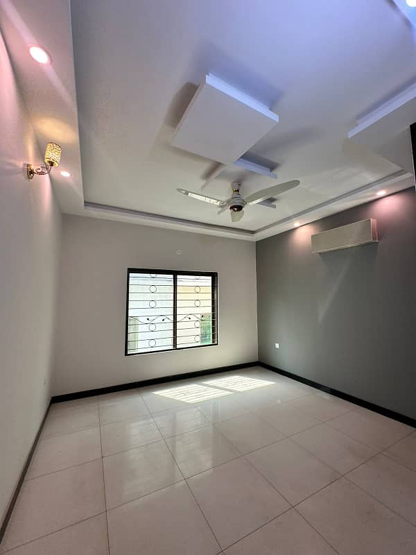 10 Marla Brand New A Plus Solid Constructed house For Sale And Direct Meeting With Owner In Park View City Lahore. 20