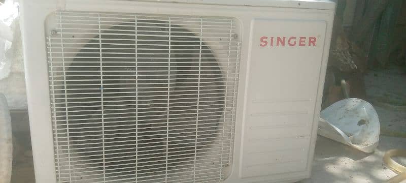 Singer AC in excellent condition 7