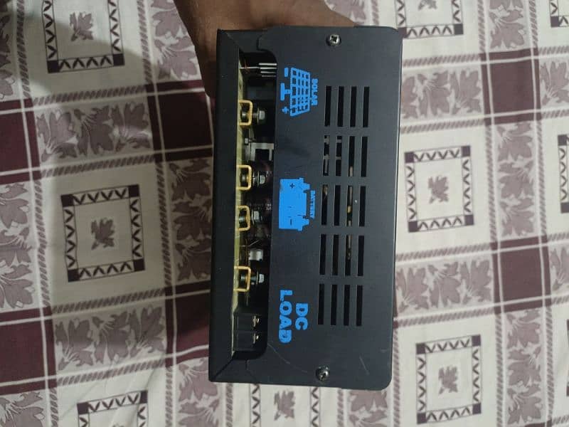 MPPT SOLAR CHARGER CONTROLLER 3