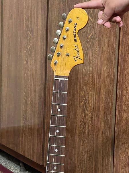 fender mustang electric guitar 1