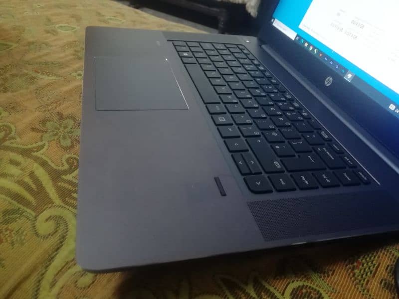 Hp zbook studio g3 8