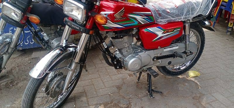 Honda cg125 like a New condtion only serious buyers cont 4