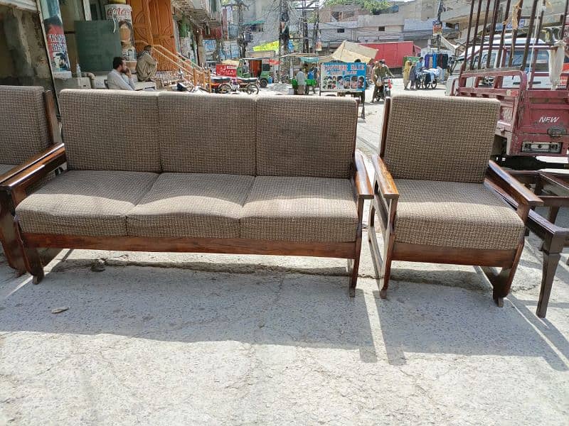 Sofa set in good condition 2