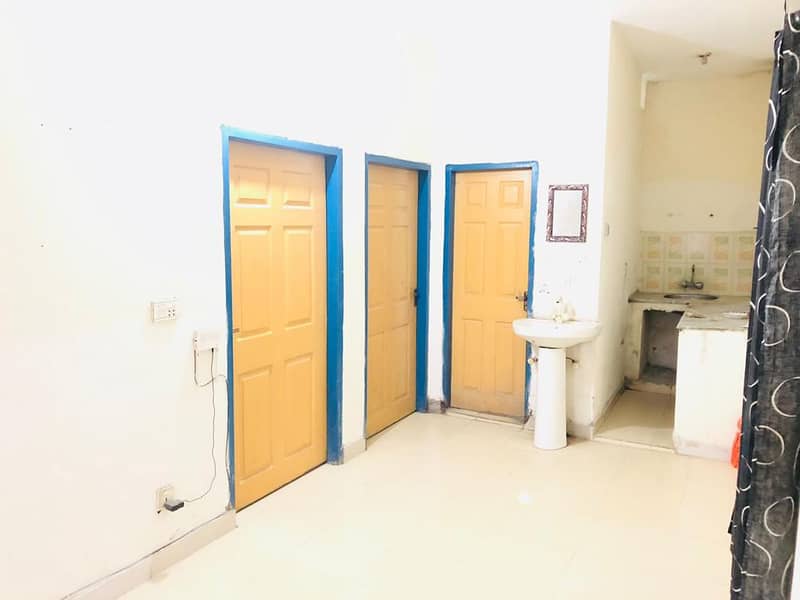 Independent Room/Flat For Bachelors Near Orange line Metro Thokar Lhr 3