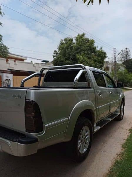 Toyota Hilux Invincible 2012 14