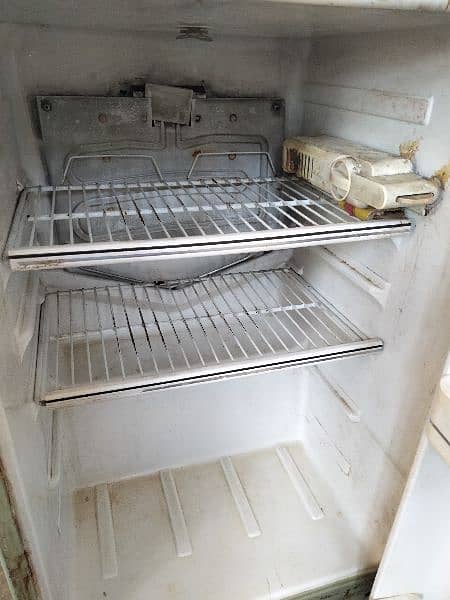 Dawlance Medium Size Refrigerator 2