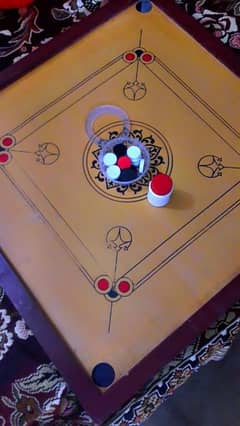 carrom board in new condition 0