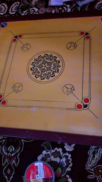 carrom board in new condition 1