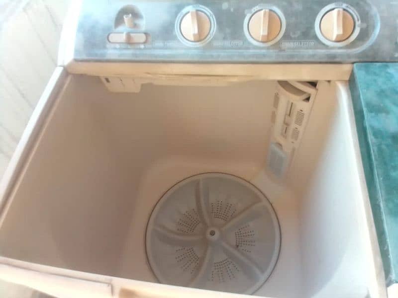 Haier Washing Machine with Dryer 4