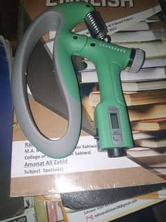 Adjustable and countable hand gripper