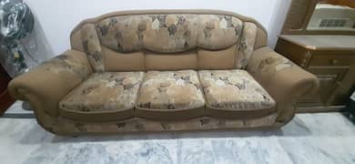 sofa Set 5 seater almost new