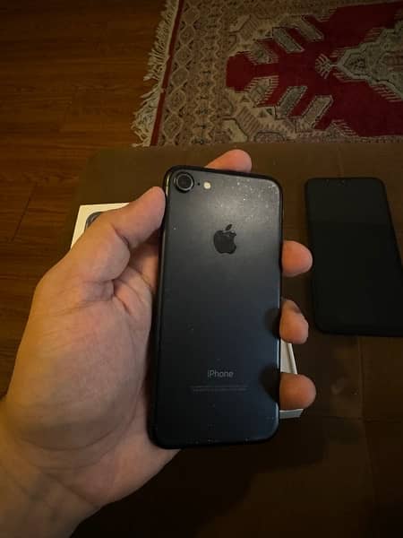 Apple Iphone 7 (32GB PTA approved) 1