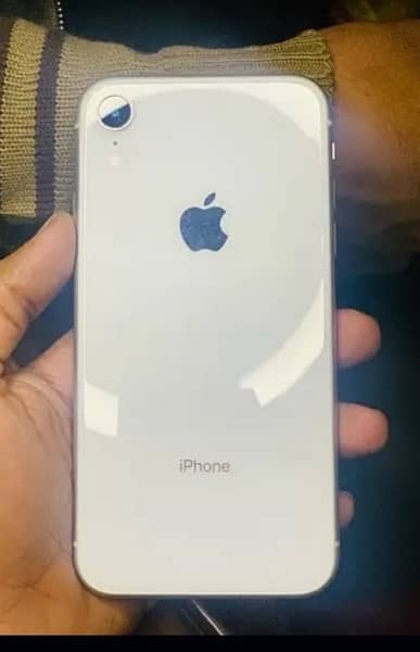 i phone xr non pta bikul new back par shaper laga hy 128gb he 1